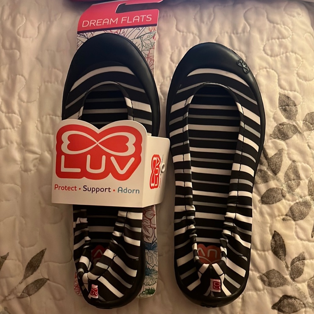 1/$10 or 2/$15 LUV DREAM FLATS Peace Stripe Euro size 32 (1)